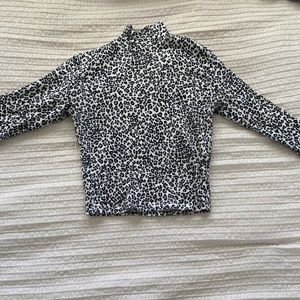 Brandy Melville crop top long sleeve